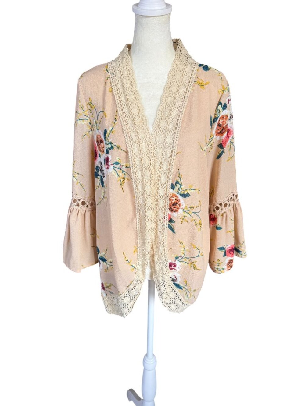 Women's pink floral open cardigan with 3/4 bell sleeves lace trim size small